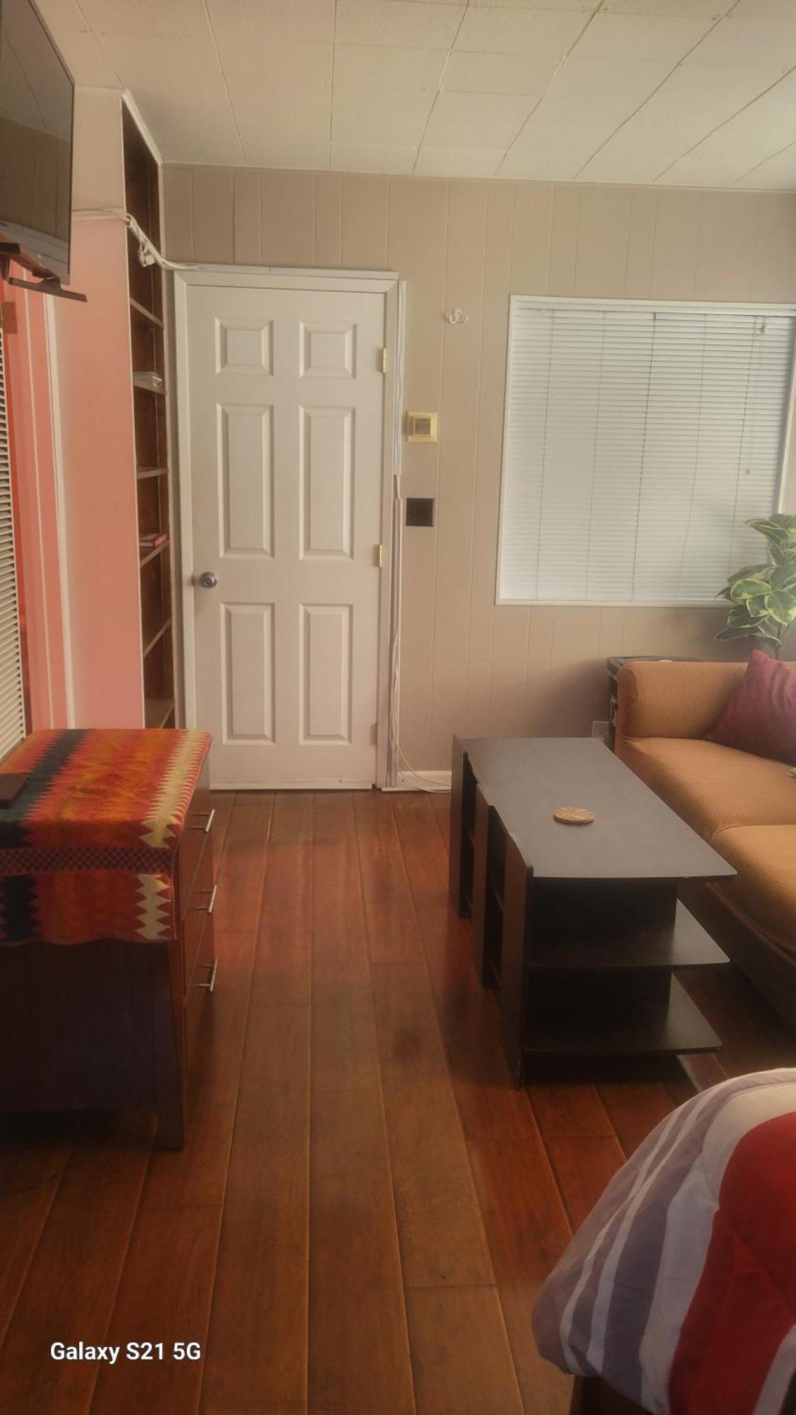 Woodland Hills Best Priced Room Los Angeles Exterior photo